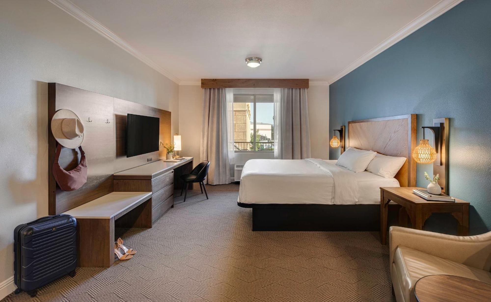 Hotel Ayres - Ontario 3*
